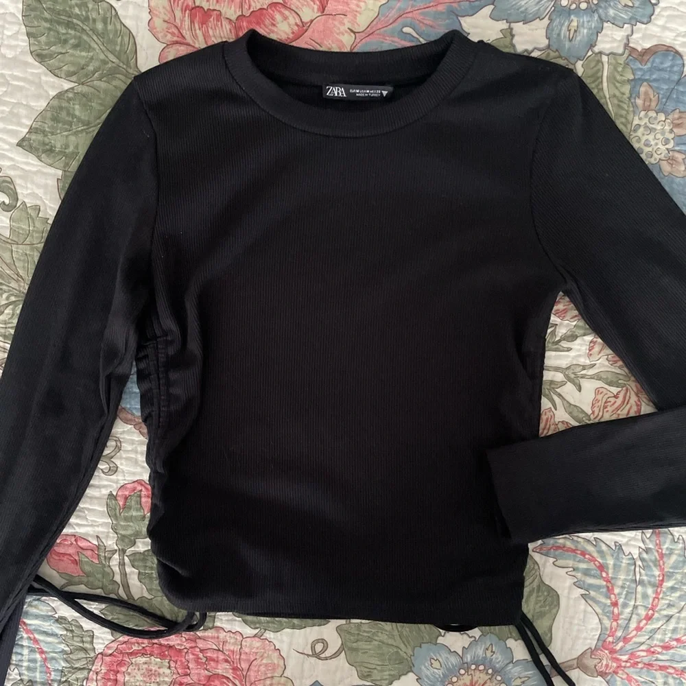 (3 for $24❣️) Ribbed Side Ruched Top - Picture 2 of 6